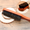 Brosse en poils de barbe en bois avec poils